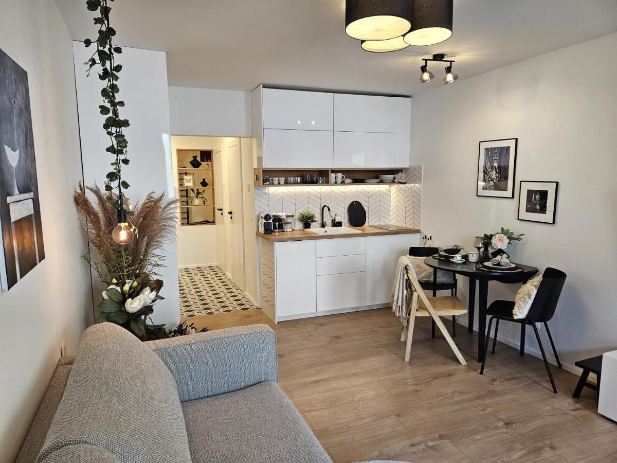 Design Apt In Old Town-Free Parking-Balcony Bratislava Exterior foto