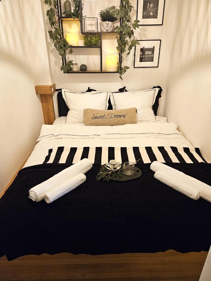 Design Apt In Old Town-Free Parking-Balcony Bratislava Exterior foto